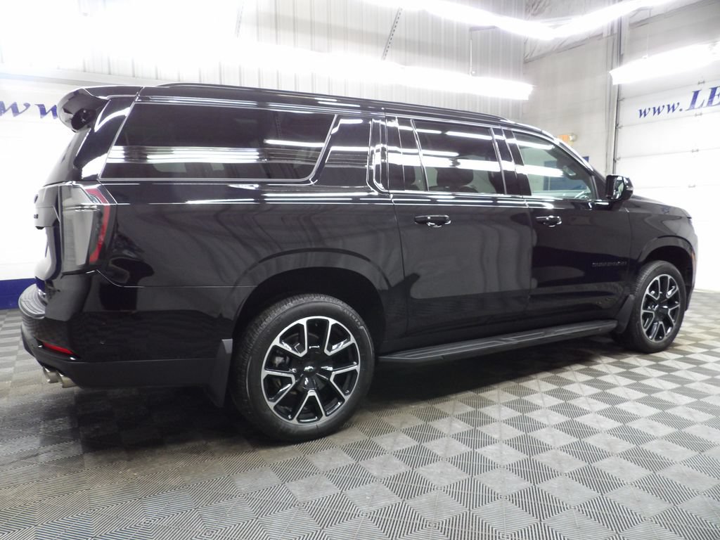 Used 2026 Chevrolet Suburban RST w/ Comfort Package AWD/4WD image 6