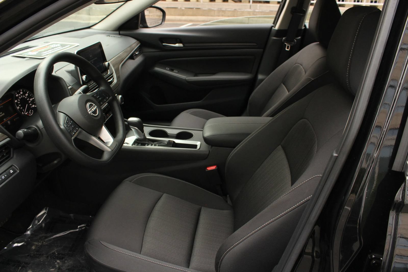 Used 2025 Nissan Altima 2.5 SV FWD image 14