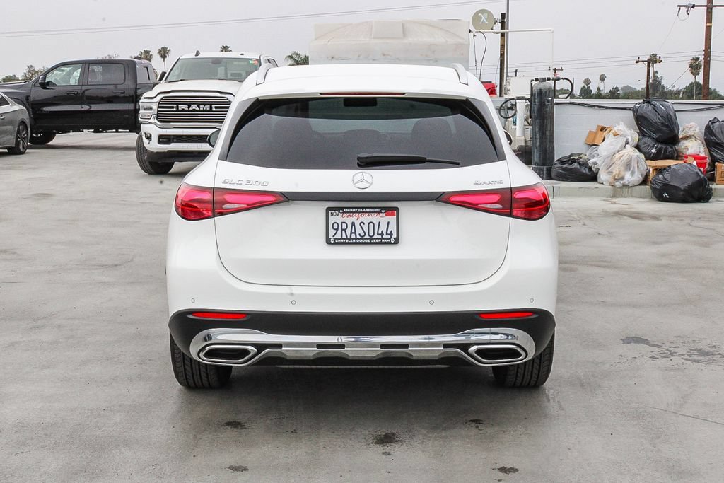 Used 2025 Mercedes-Benz GLC 300 4MATIC image 8