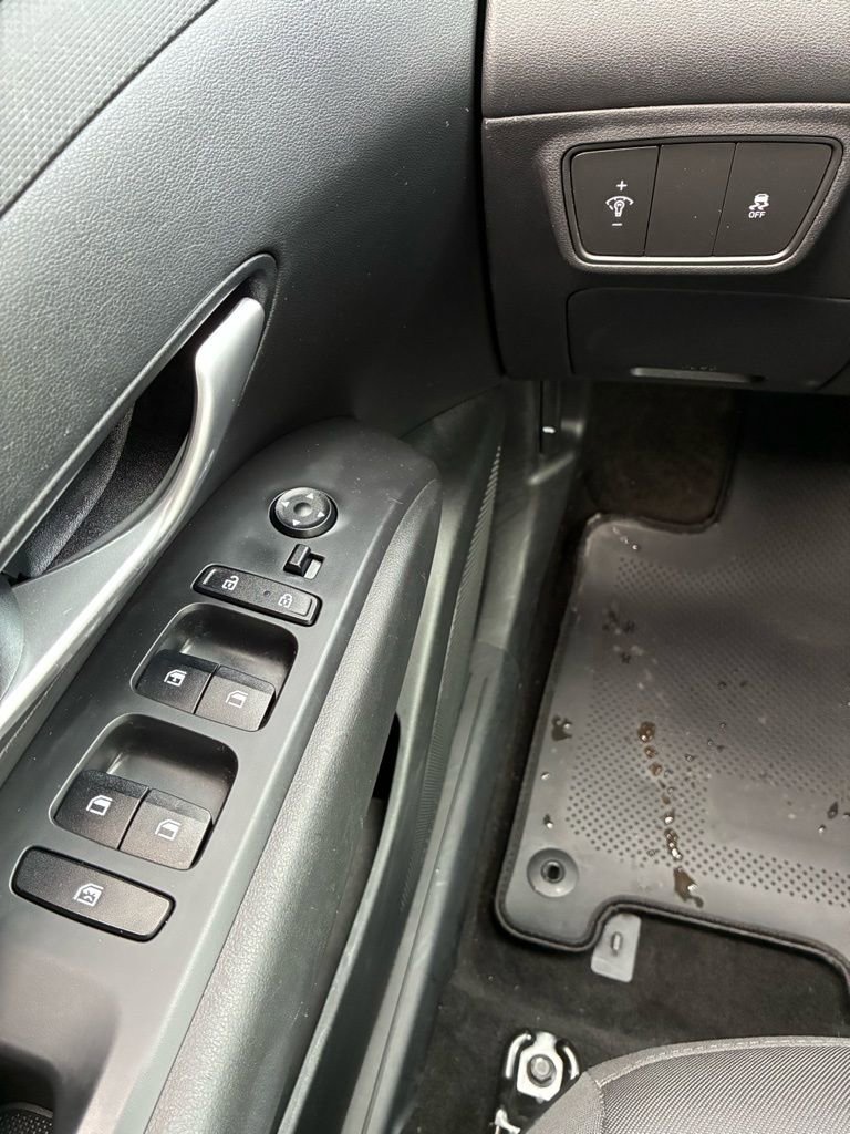 Used 2023 Hyundai Tucson SE image 24