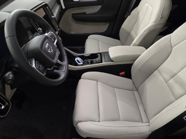 New 2026 Volvo XC40 B5 Plus w/ Protection Package Premier AWD/4WD image 14
