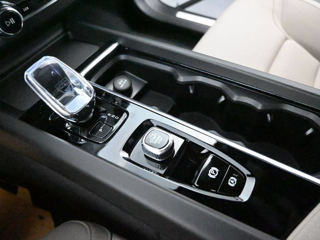 New 2026 Volvo XC60 B5 Core w/ Climate Package AWD/4WD image 25