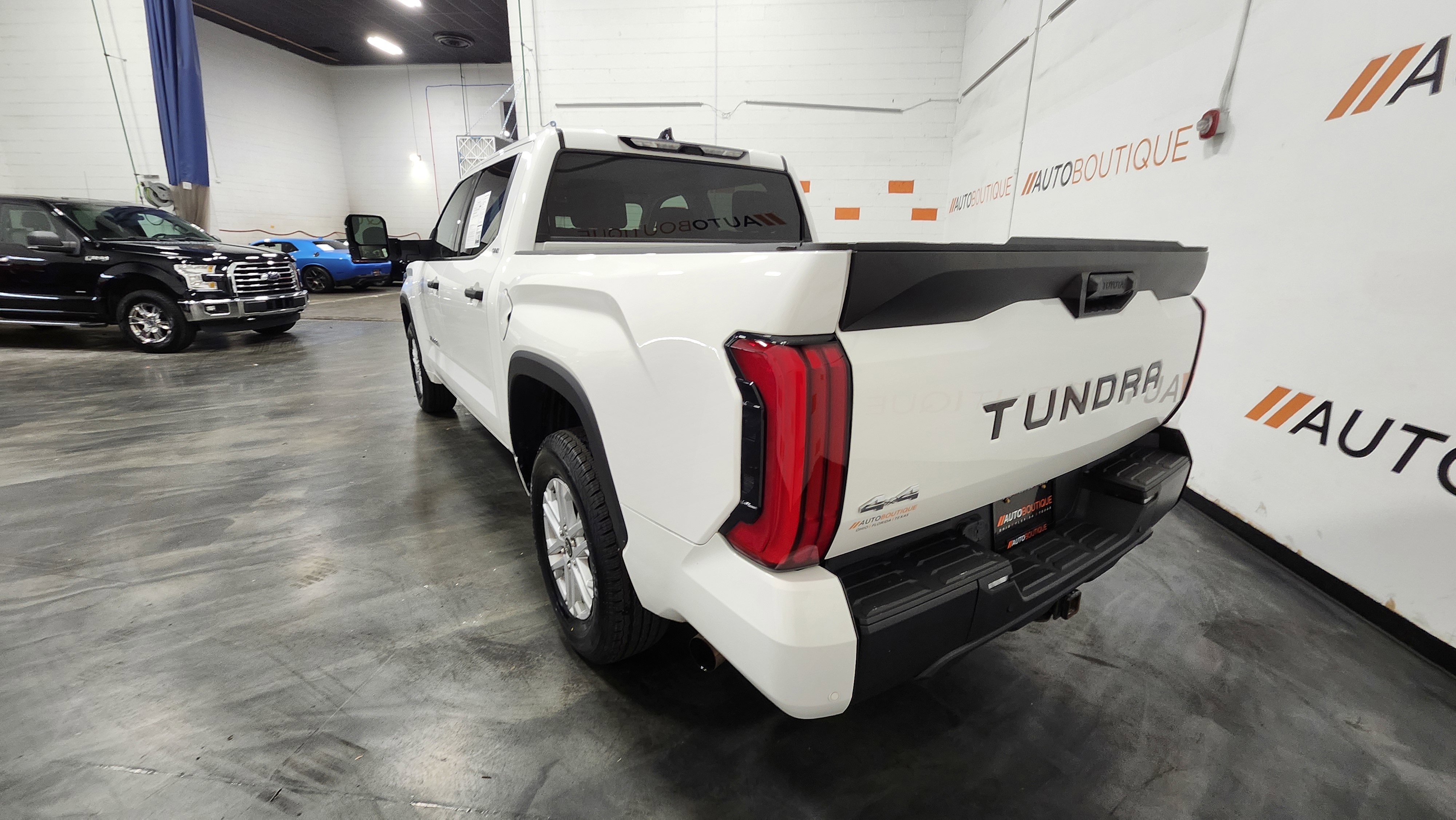 Used 2022 Toyota Tundra SR5 w/ SR5 Convenience Package image 8