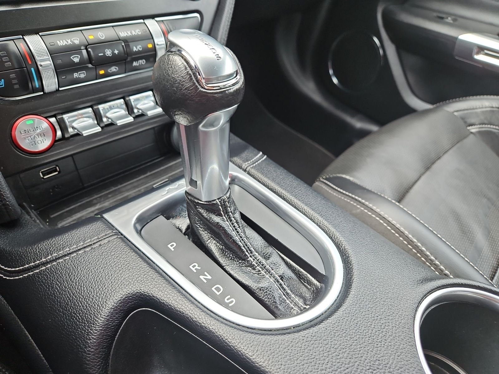 Used 2019 Ford Mustang GT Premium w/ Equipment Group 401A RWD image 26