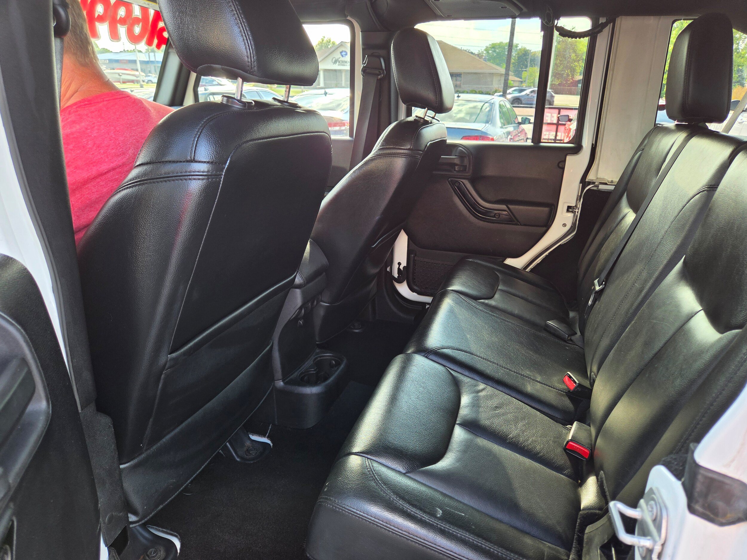 Used 2015 Jeep Wrangler Unlimited Sahara AWD/4WD image 9
