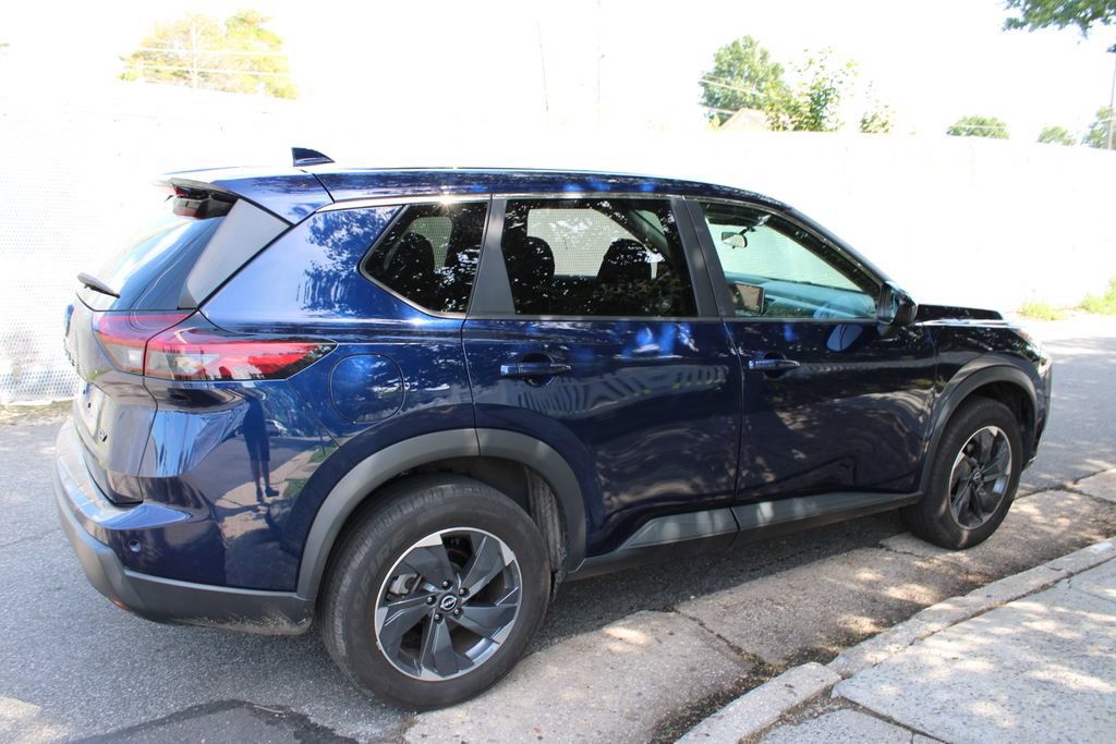 Used 2024 Nissan Rogue SV FWD image 5
