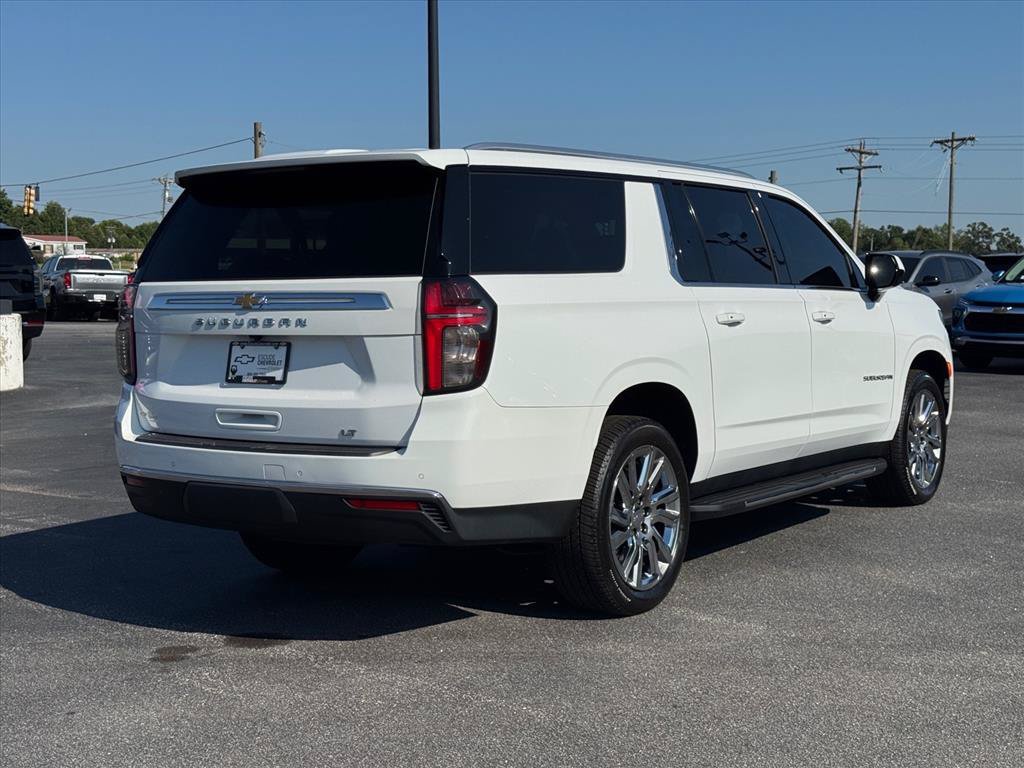 Used 2022 Chevrolet Suburban LT AWD/4WD image 3