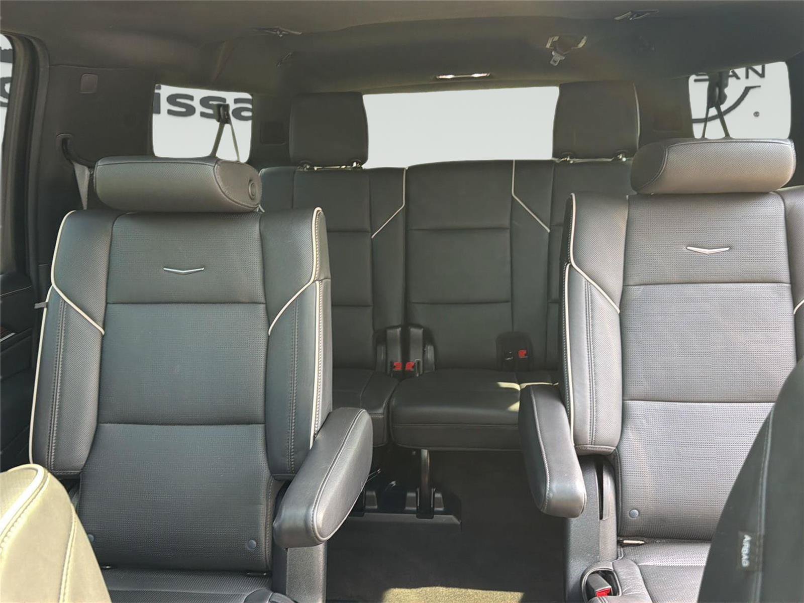 Used 2023 Cadillac Escalade ESV Premium Luxury AWD/4WD image 18