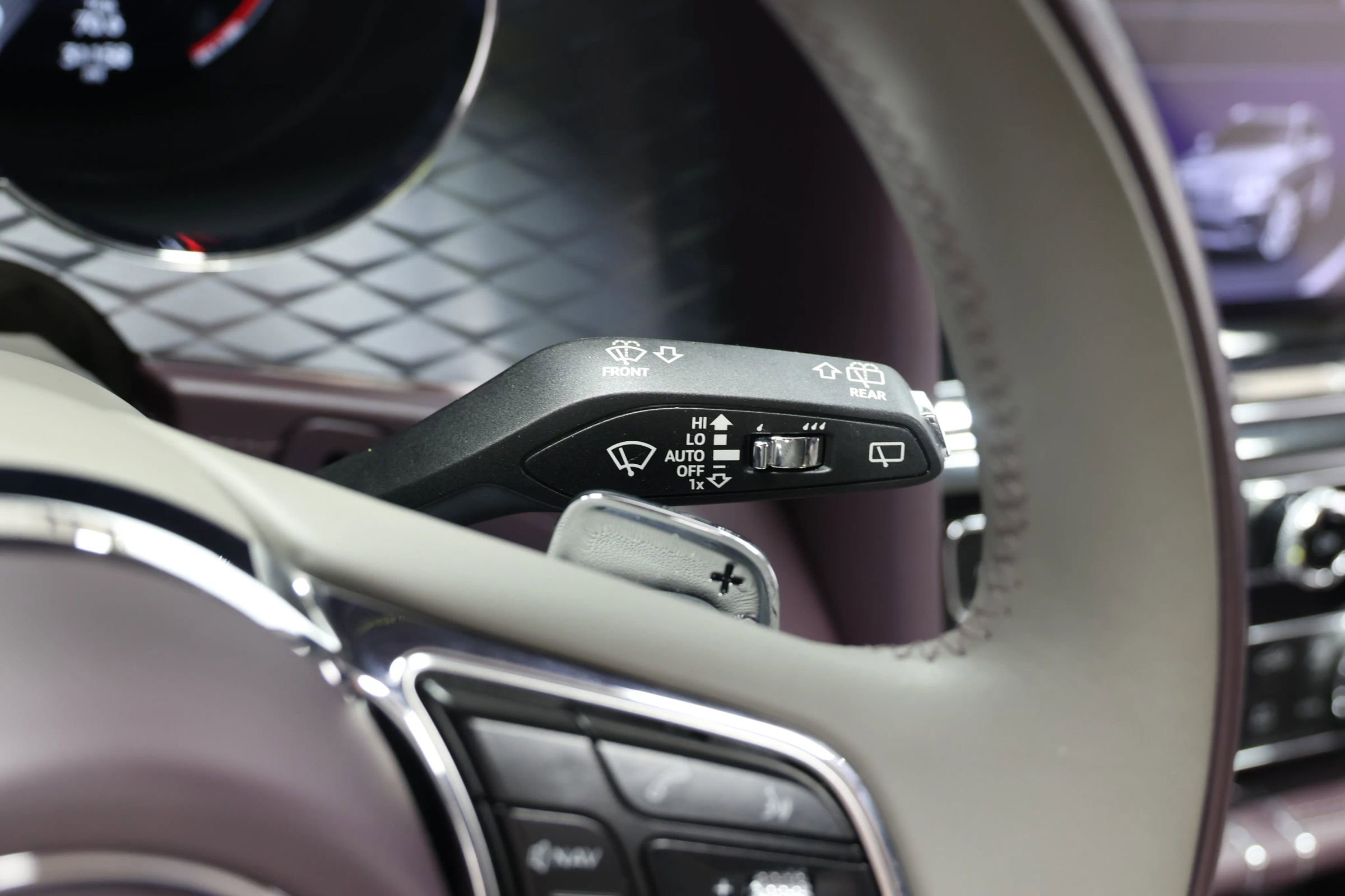 Used 2023 Bentley Bentayga Extended Wheelbase image 29