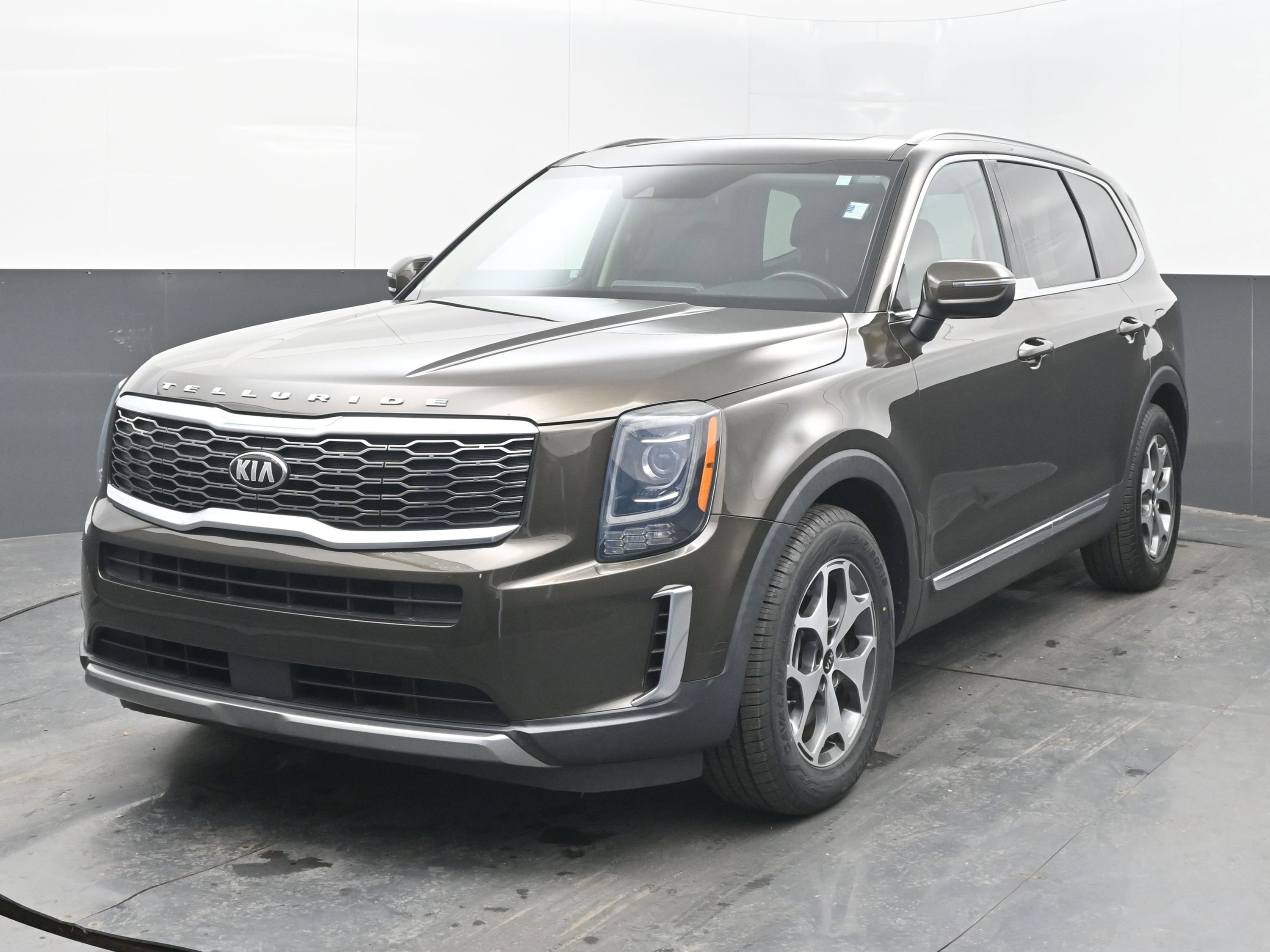 Used 2021 Kia Telluride EX image 3