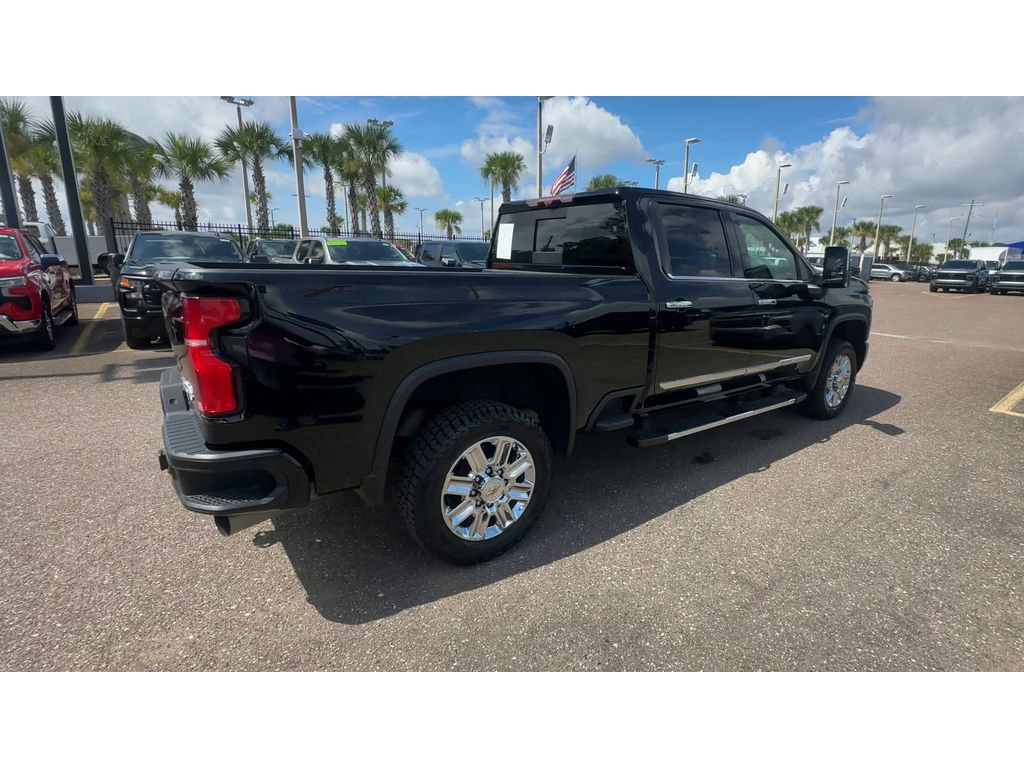 Used 2024 Chevrolet Silverado 2500 High Country w/ High Country Premium Package AWD/4WD image 2