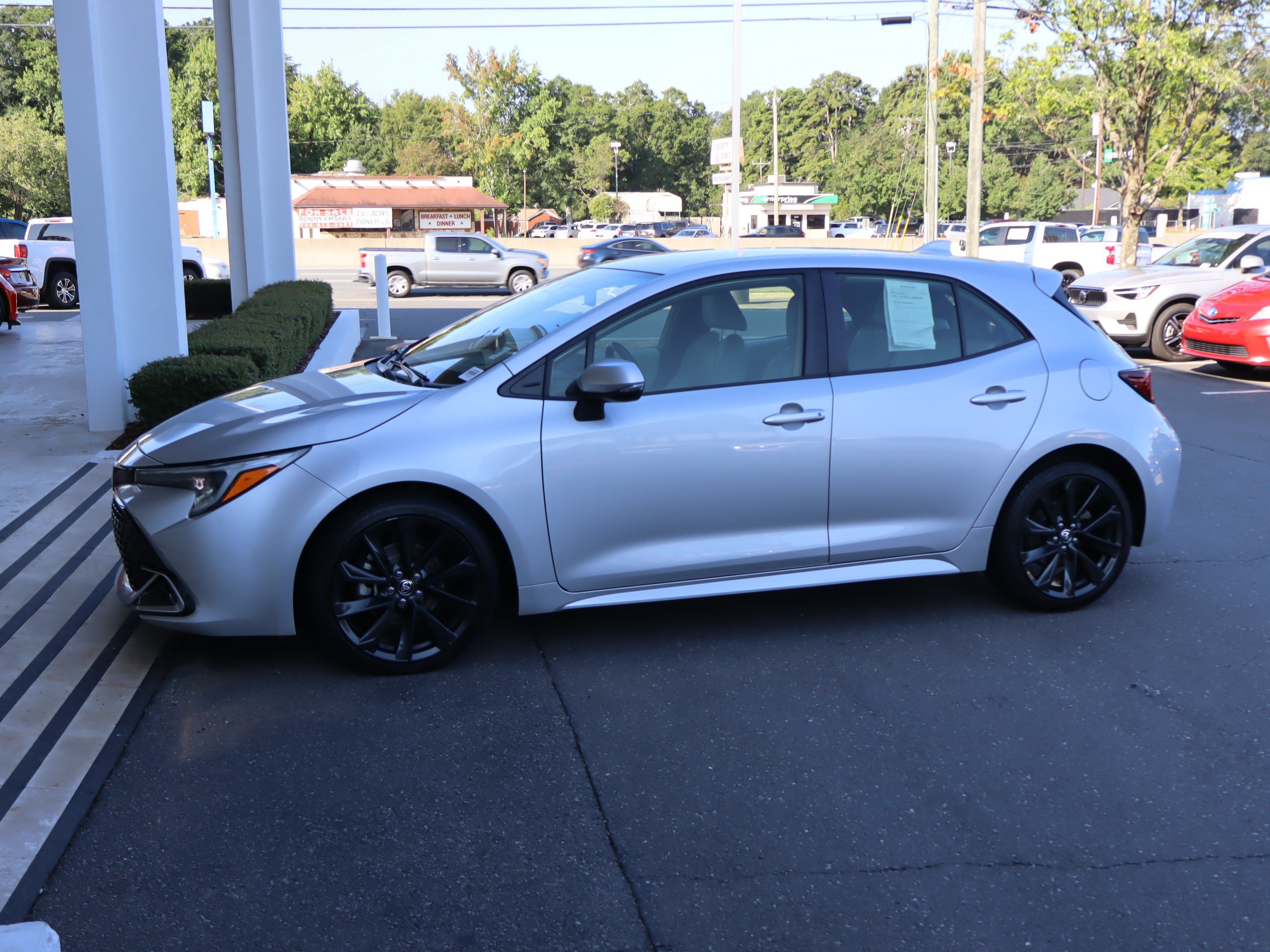 Used 2024 Toyota Corolla XSE FWD image 7