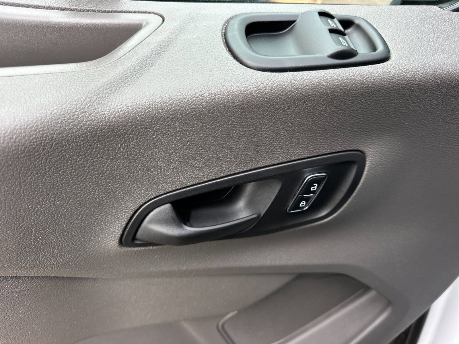 Used 2024 Ford Transit 250 148 Medium Roof w/ Load Area Protection Package image 11