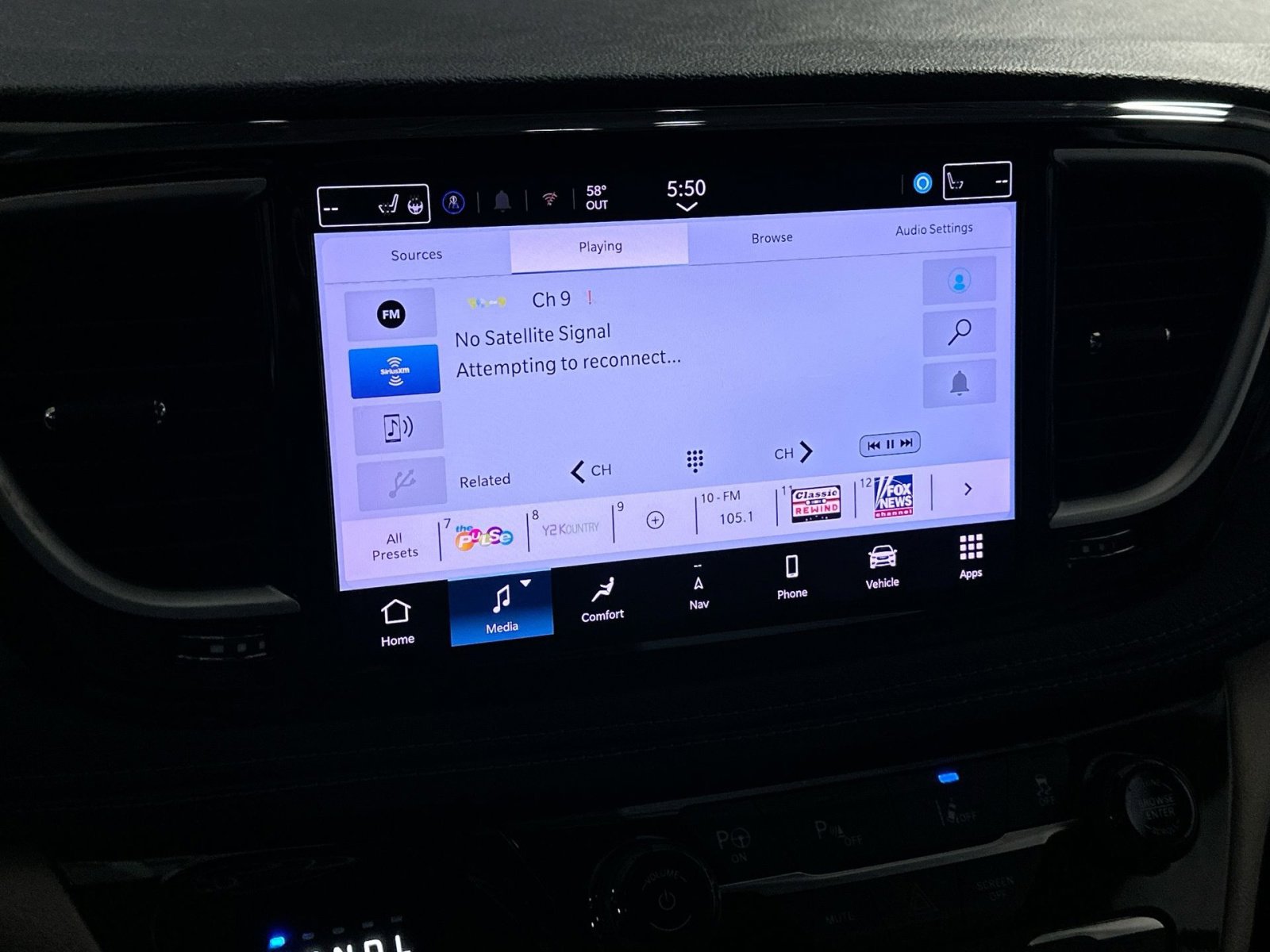 Used 2021 Chrysler Pacifica Touring-L image 23