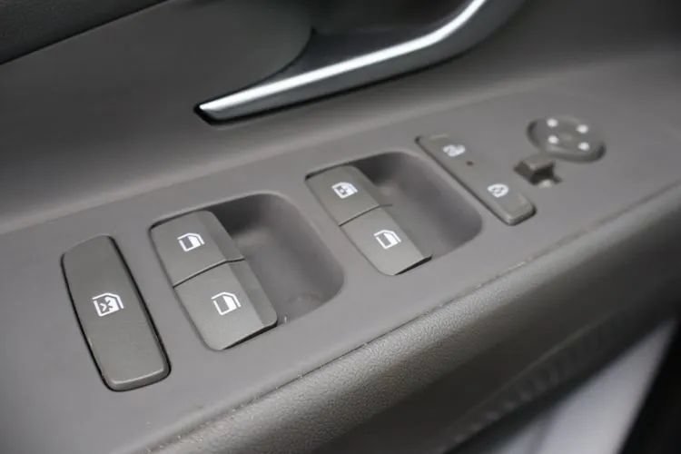 Used 2025 Hyundai Elantra SEL FWD image 20