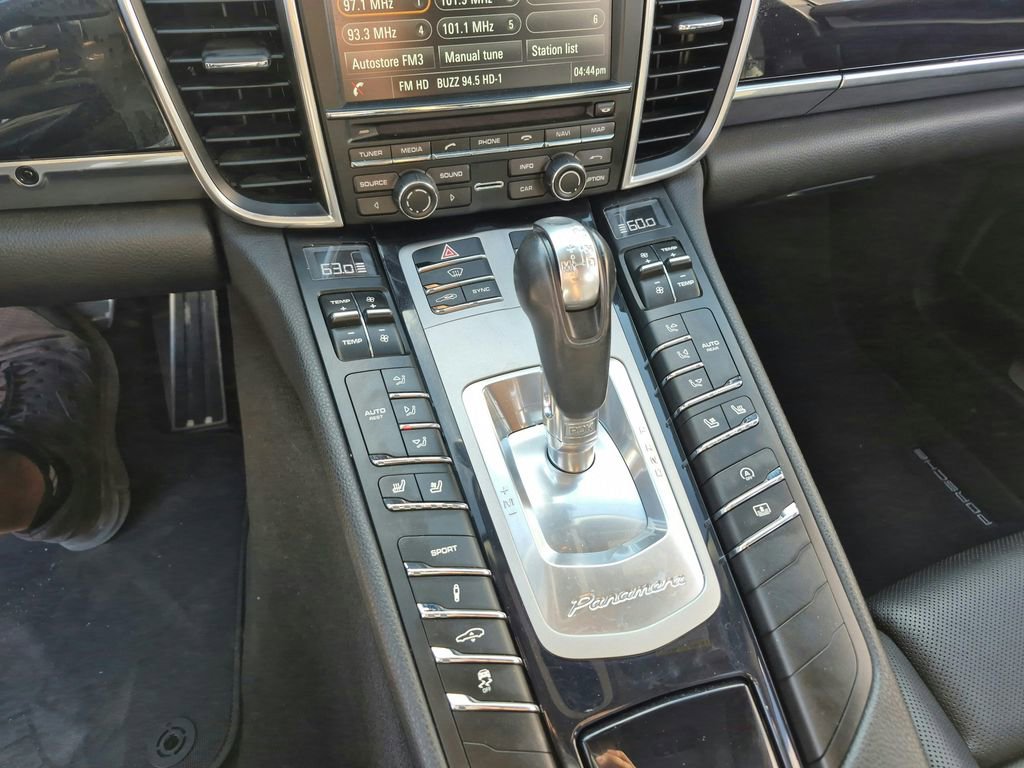 Used 2016 Porsche Panamera S image 23