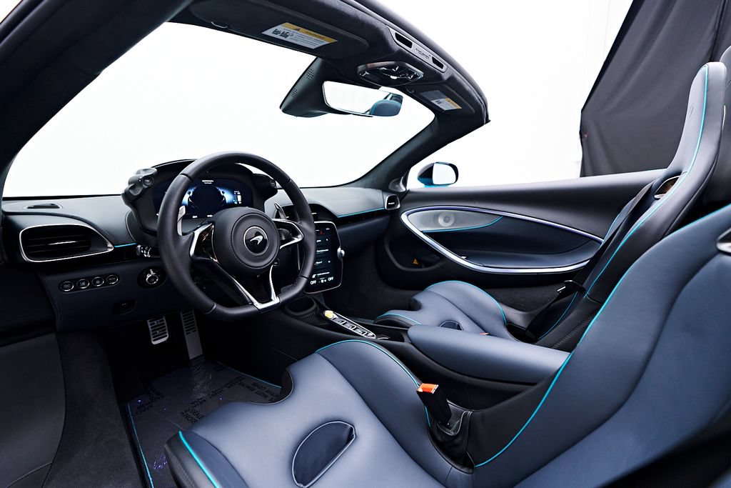 Used 2025 McLaren Artura Spider RWD image 2