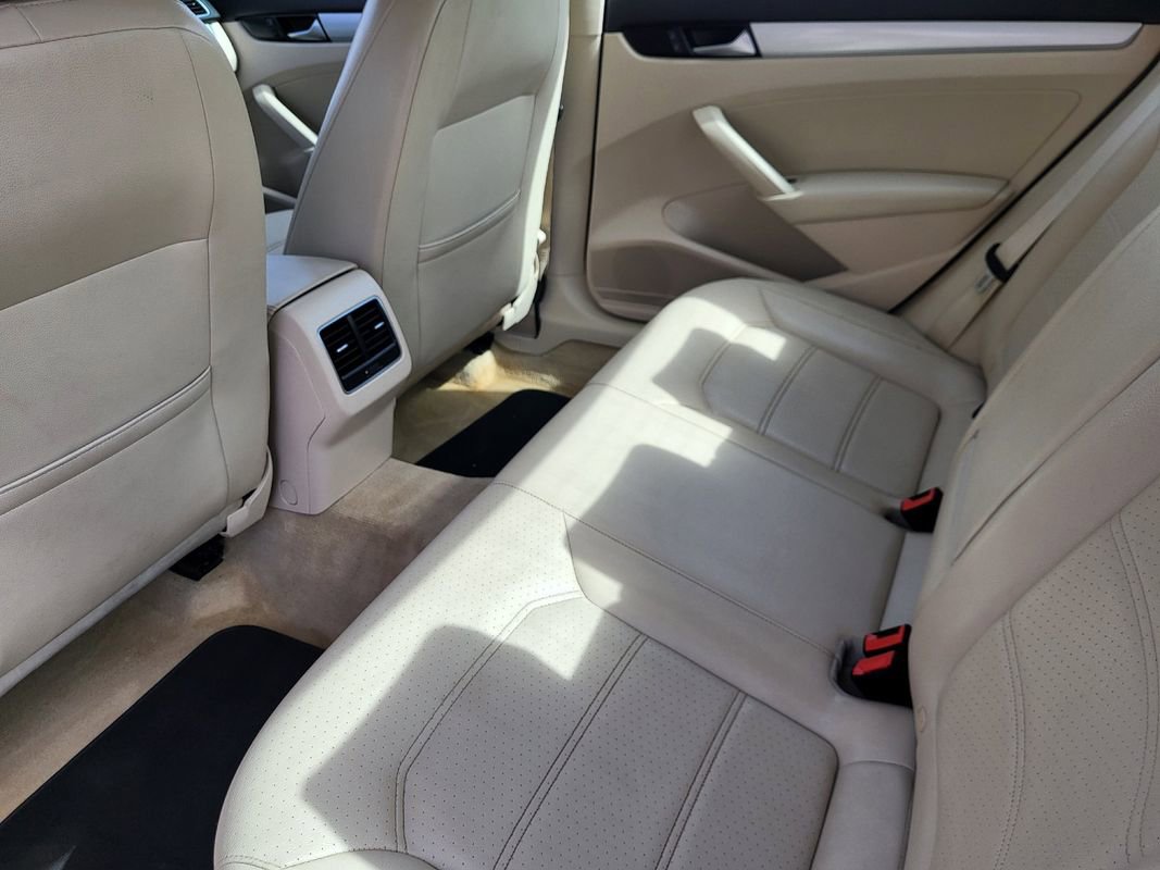 Used 2013 Volkswagen Passat 2.5 SE image 32