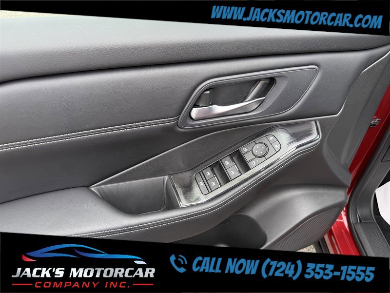 Used 2025 Nissan Rogue SV w/ SV Premium Package image 29