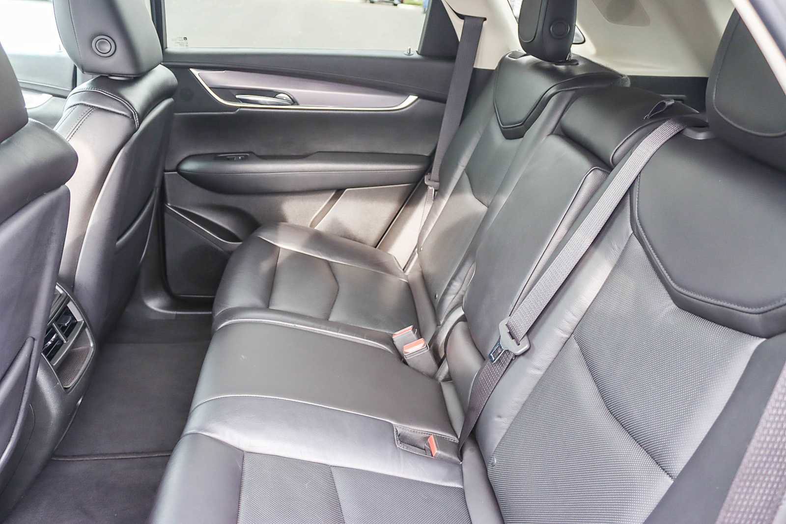 Used 2017 Cadillac XT5 Luxury w/ Driver Awareness Package image 17