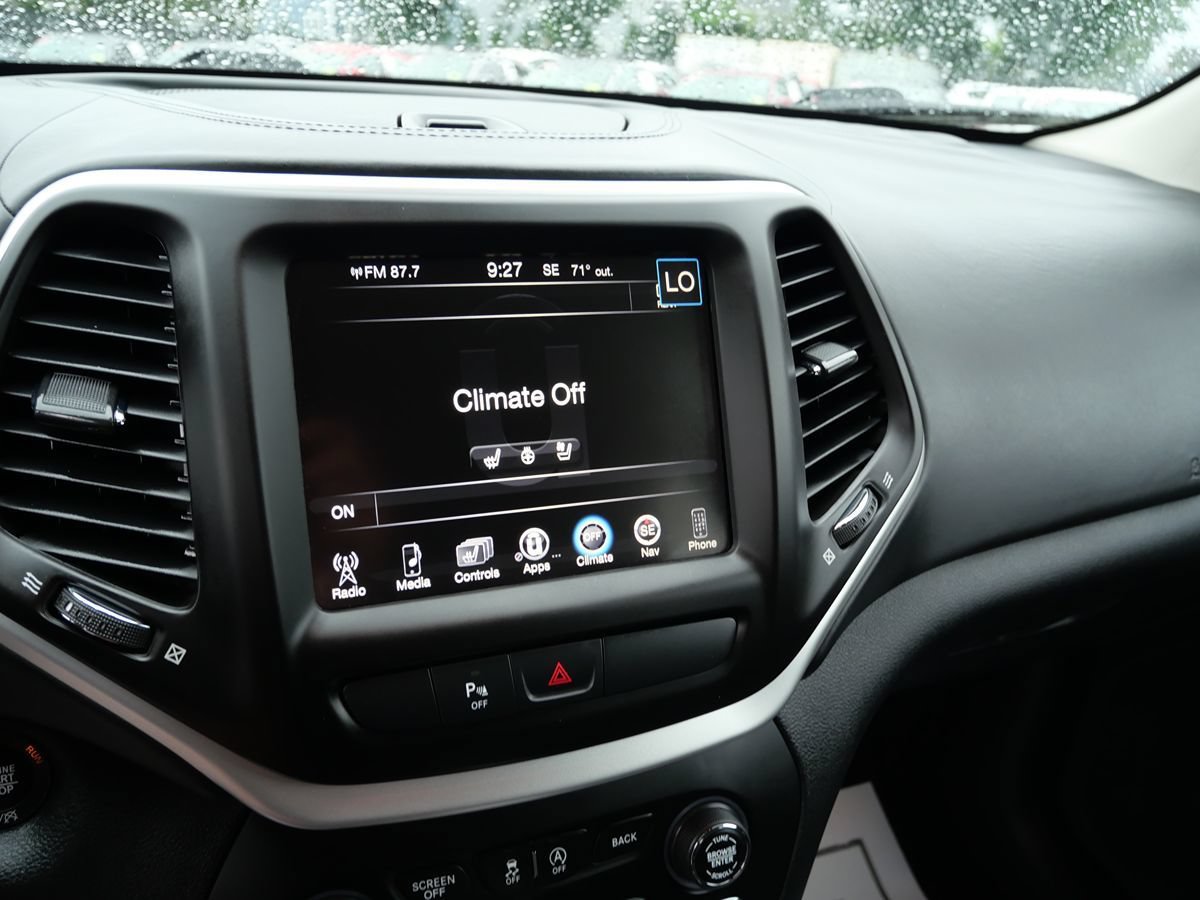 Used 2016 Jeep Cherokee Overland AWD/4WD image 14