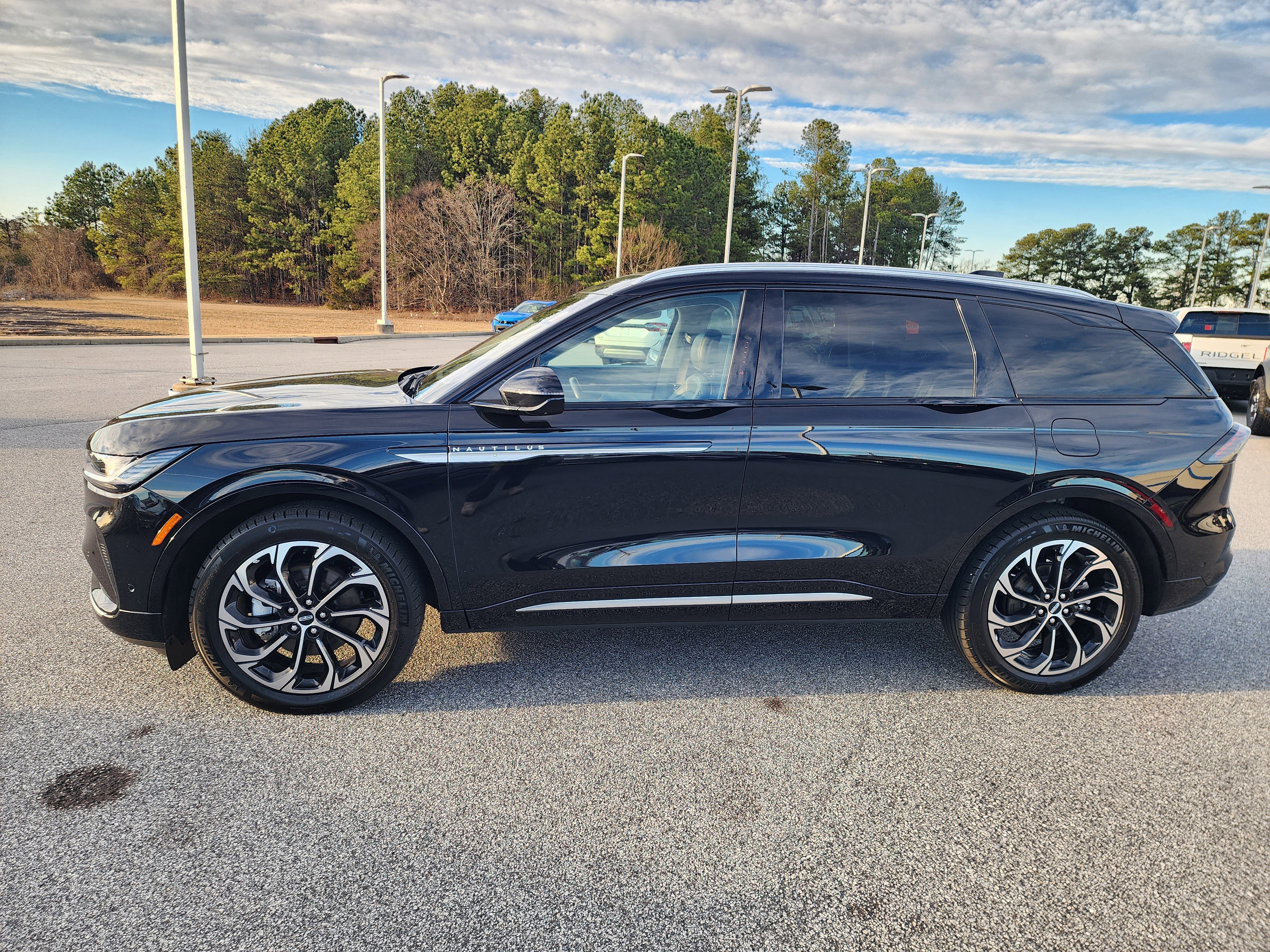 Used 2024 Lincoln Nautilus Reserve image 8