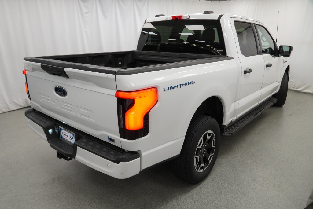 Used 2022 Ford F150 Lightning XLT AWD/4WD image 15