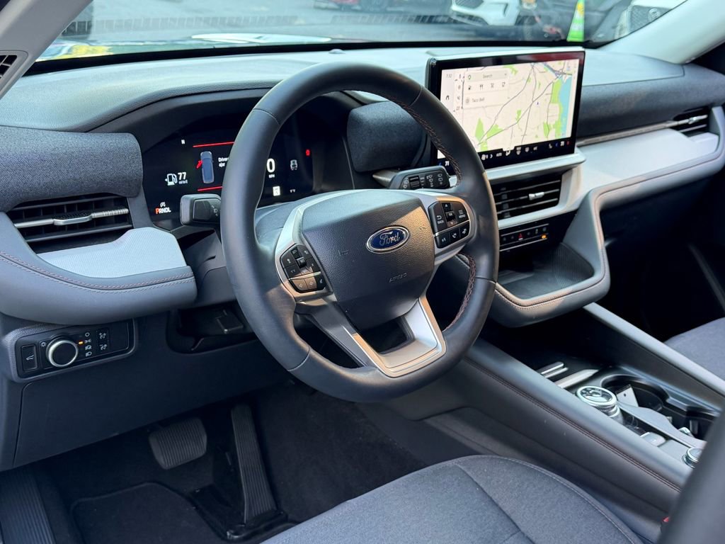 Used 2025 Ford Explorer Active AWD/4WD image 20