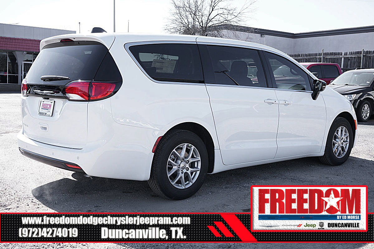 New 2025 Chrysler Voyager LX FWD image 5