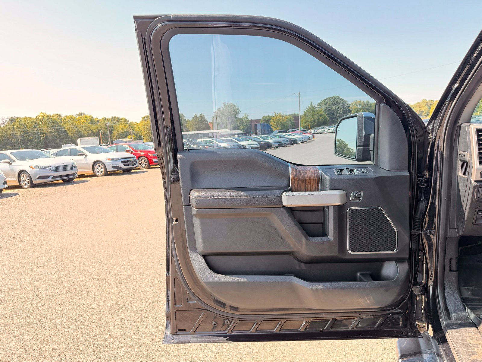 Used 2019 Ford F150 Lariat AWD/4WD image 17