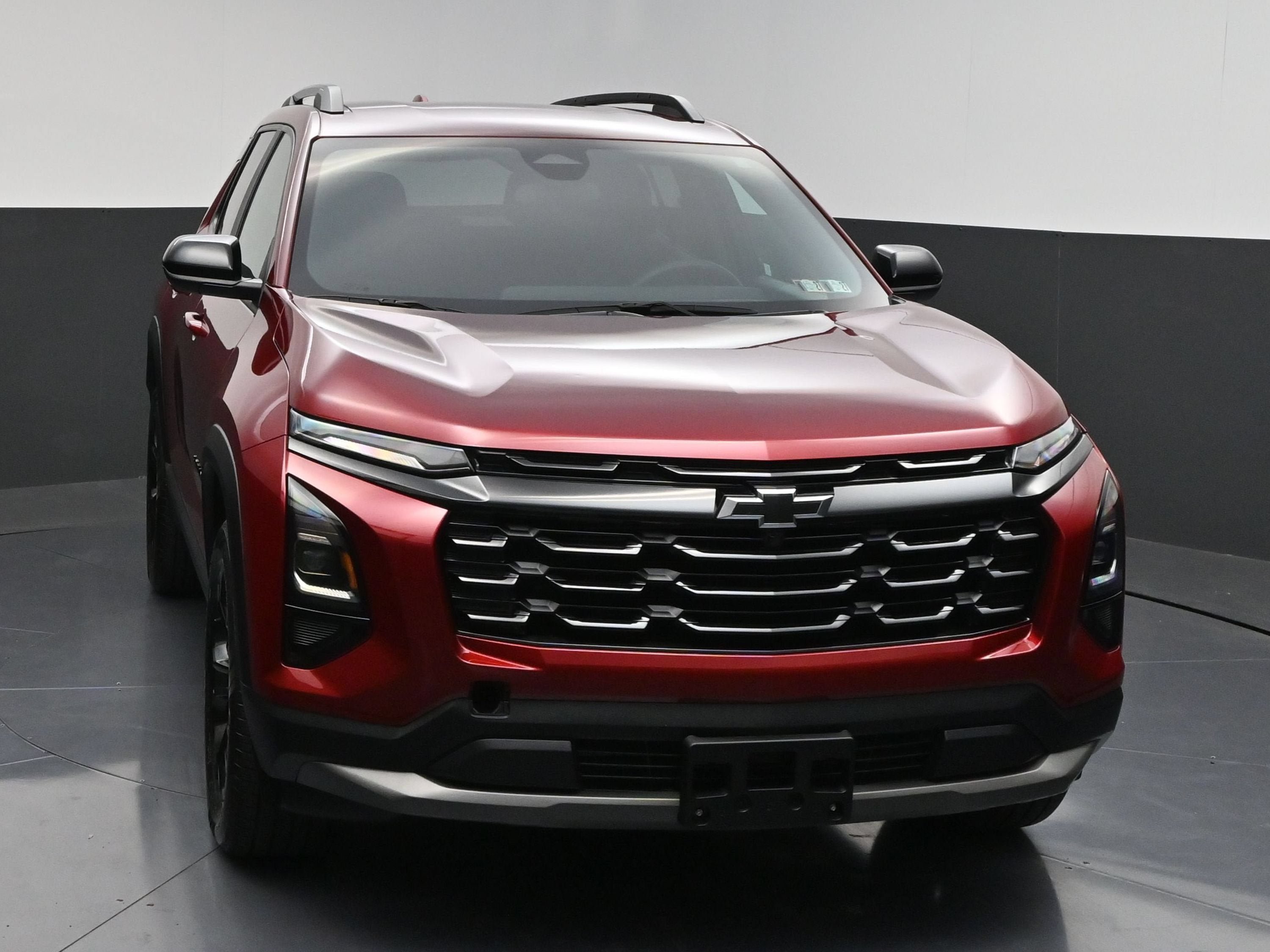 Used 2025 Chevrolet Equinox LT w/ Midnight Edition FWD image 2