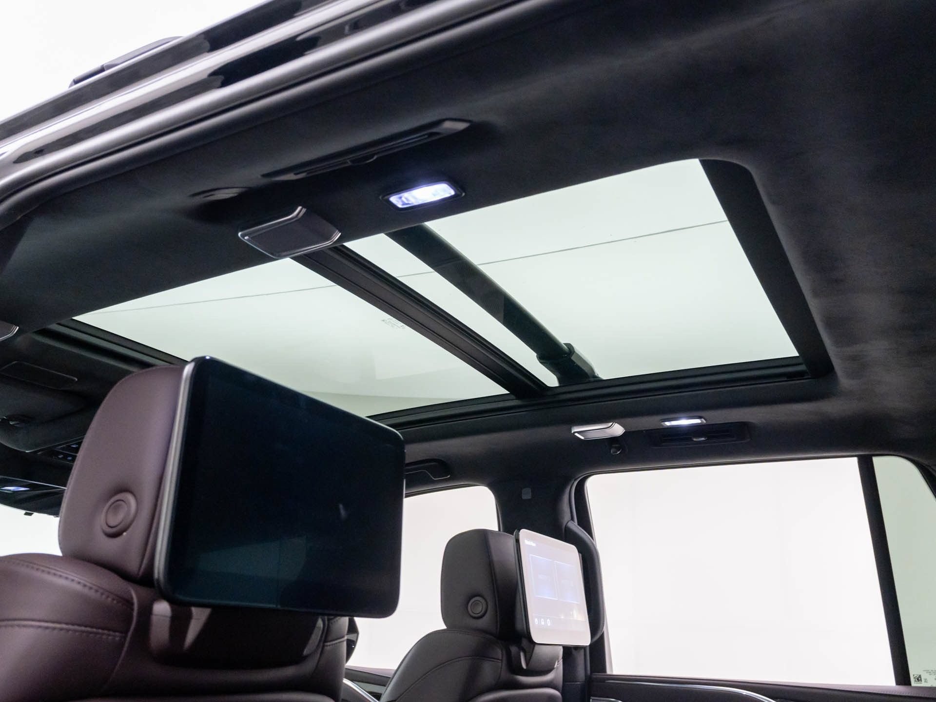 Certified 2024 Cadillac Escalade Premium Luxury Platinum w/ LPO, Floor Liner Package AWD/4WD image 21