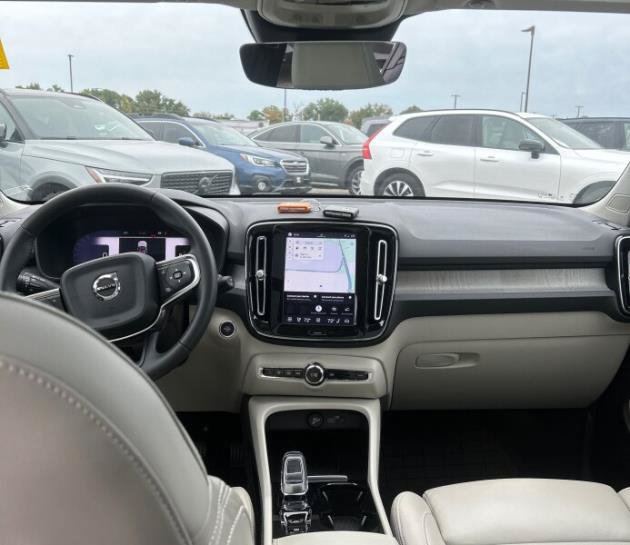 Used 2023 Volvo XC40 B5 Ultimate w/ Protection Package Premier AWD/4WD image 3