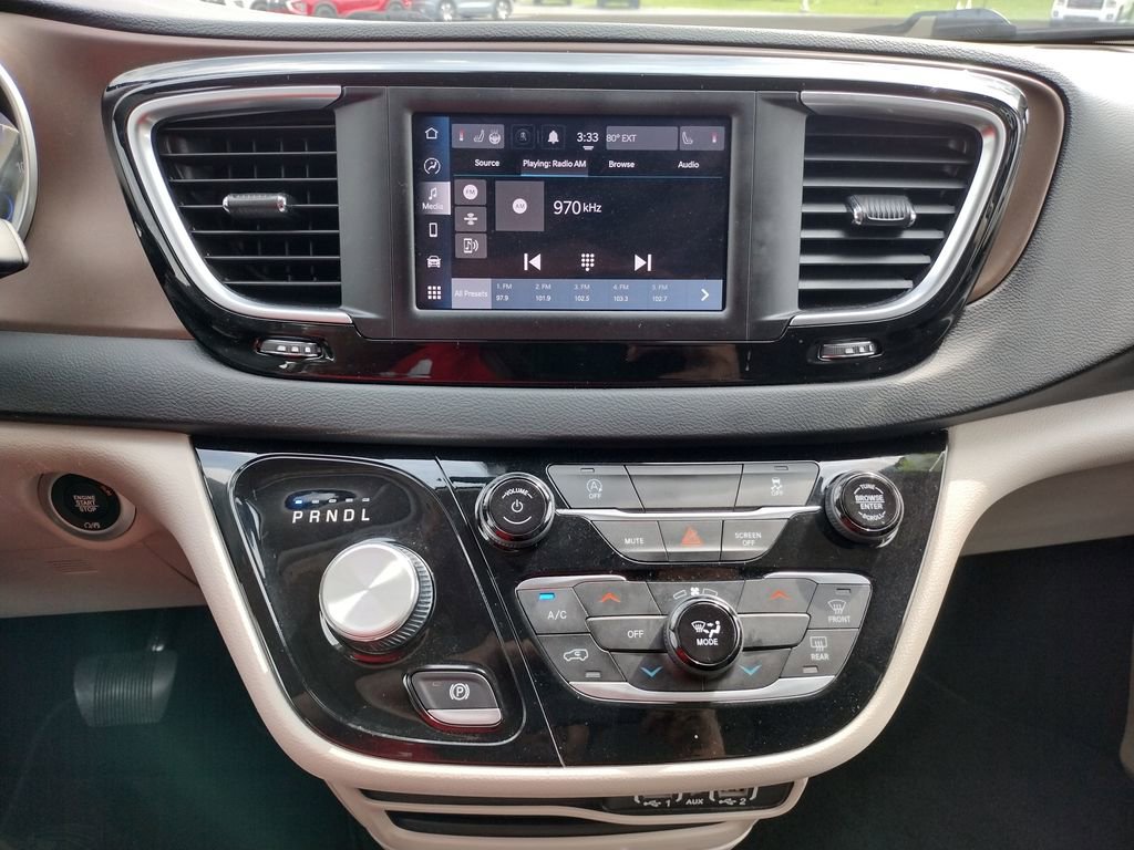 Used 2023 Chrysler Voyager LX FWD image 3