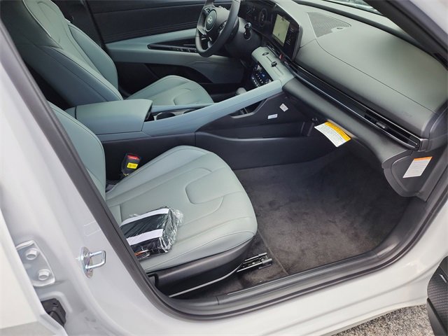 New 2025 Hyundai Elantra Limited image 9