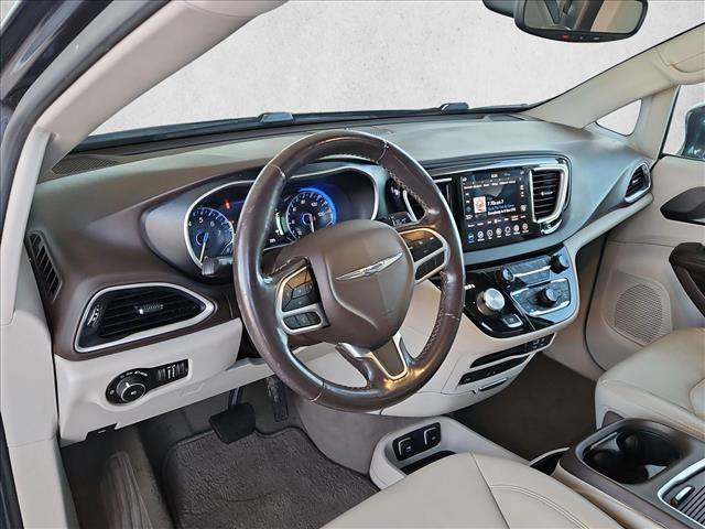 Used 2020 Chrysler Pacifica Touring-L Plus w/ Tire & Wheel Group FWD image 10