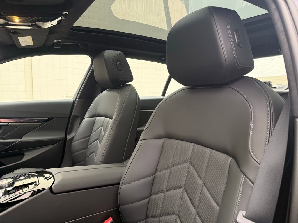 New 2026 BMW 530i xDrive w/ M Sport Package image 5