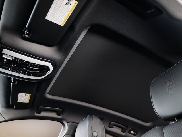 Certified 2026 Porsche Macan AWD/4WD image 25