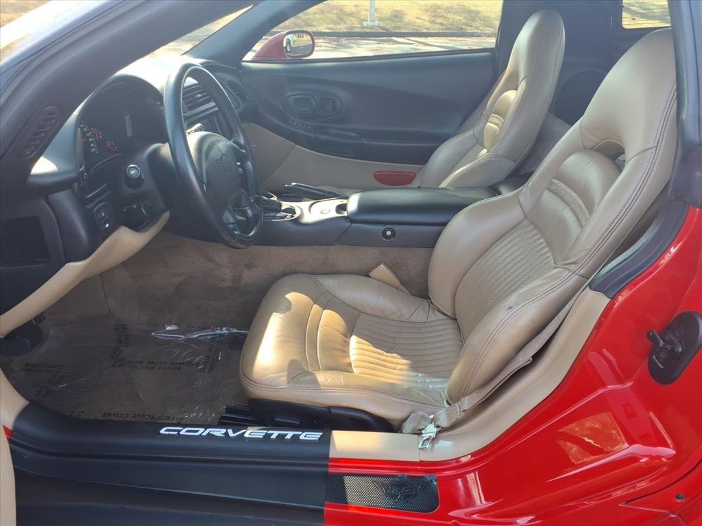 Used 2001 Chevrolet Corvette Coupe w/ Preferred Equipment Group1 image 26