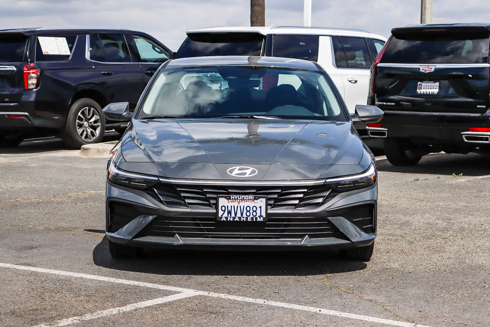 Used 2025 Hyundai Elantra SE w/ Cargo Package image 2