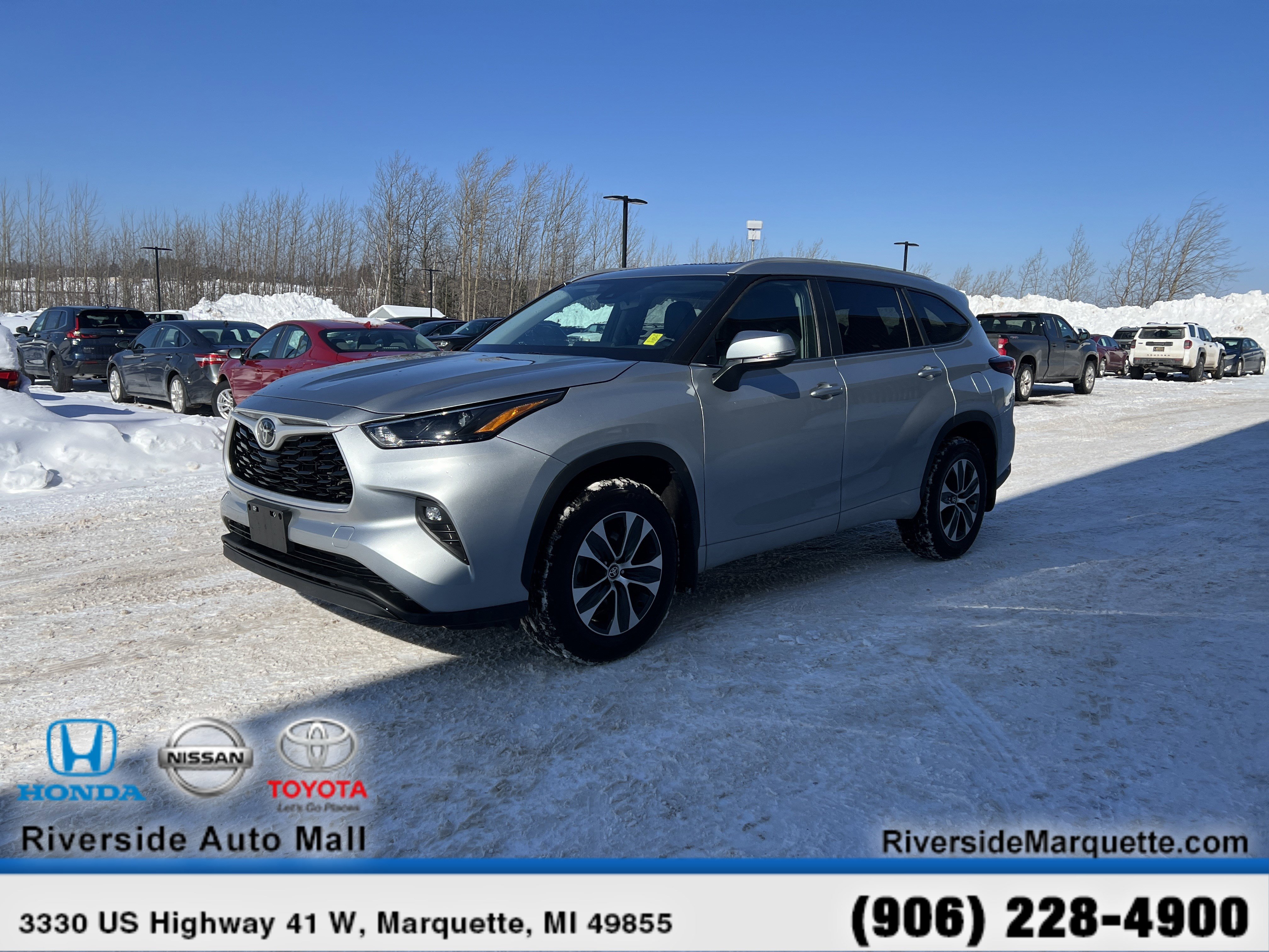 Used 2025 Toyota Highlander XLE image 3