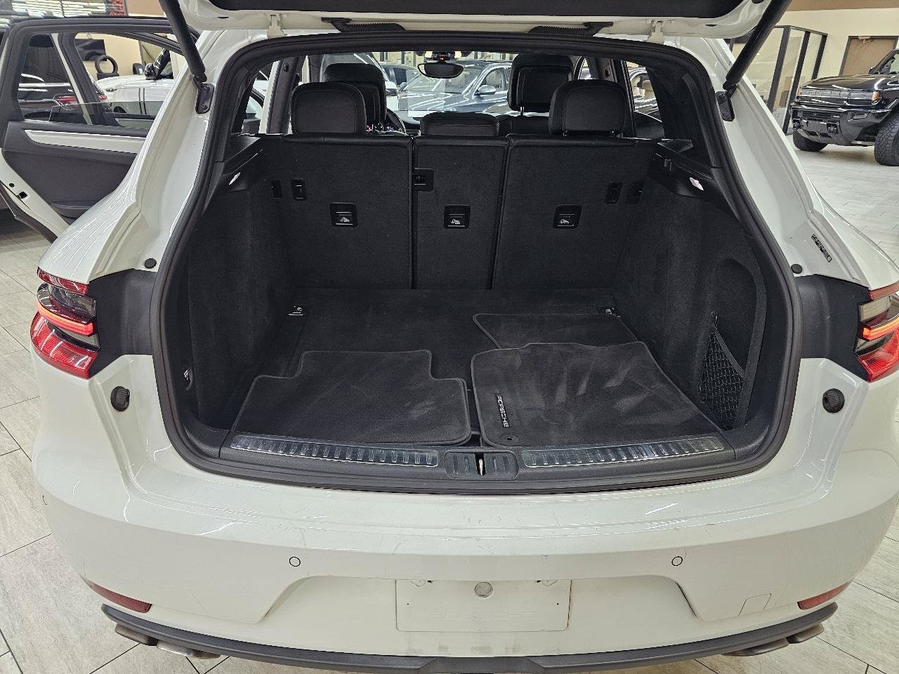 Used 2017 Porsche Macan Turbo AWD/4WD image 13