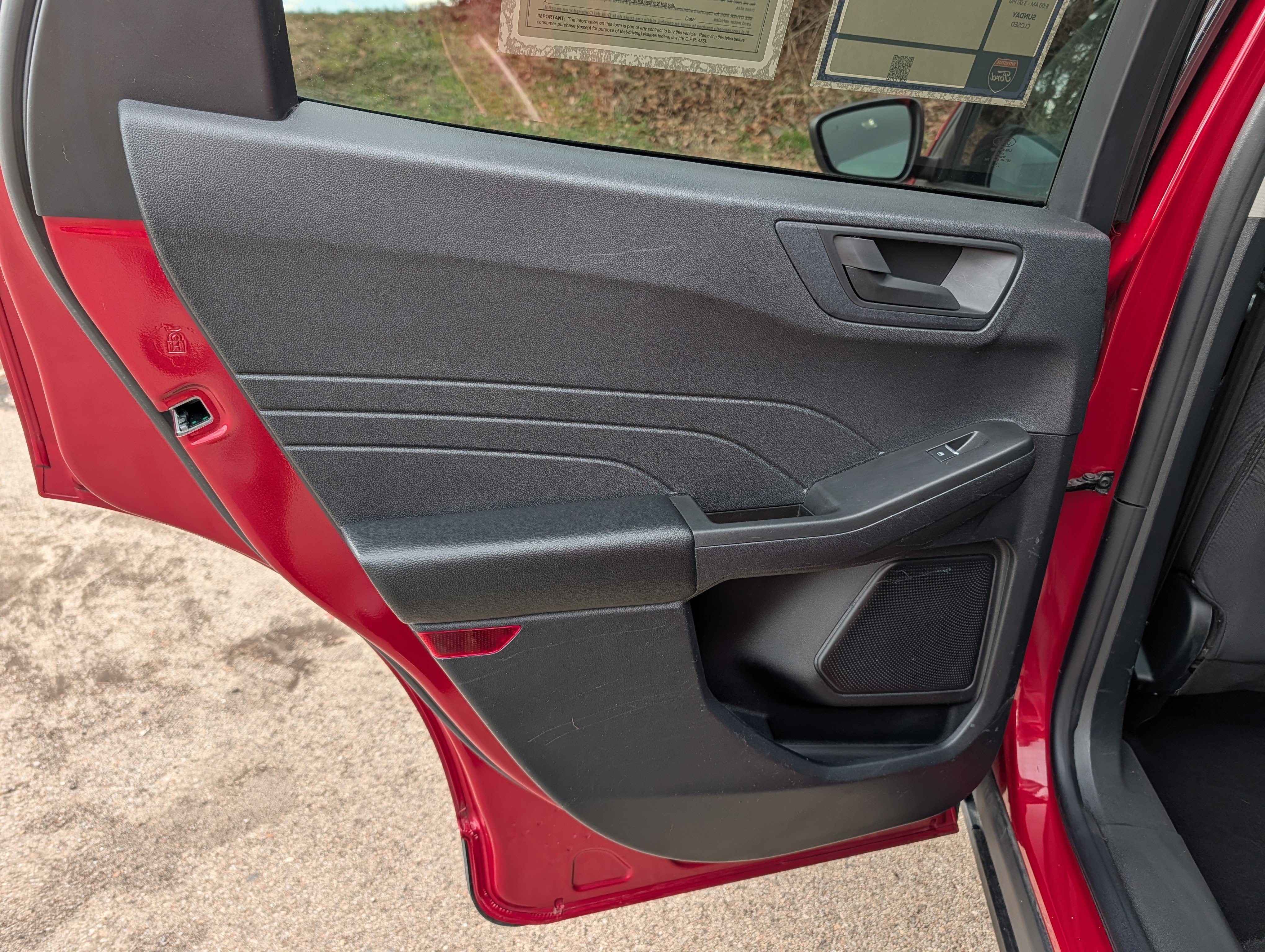 Used 2022 Ford Escape SE w/ SE Sport Appearance Package image 29