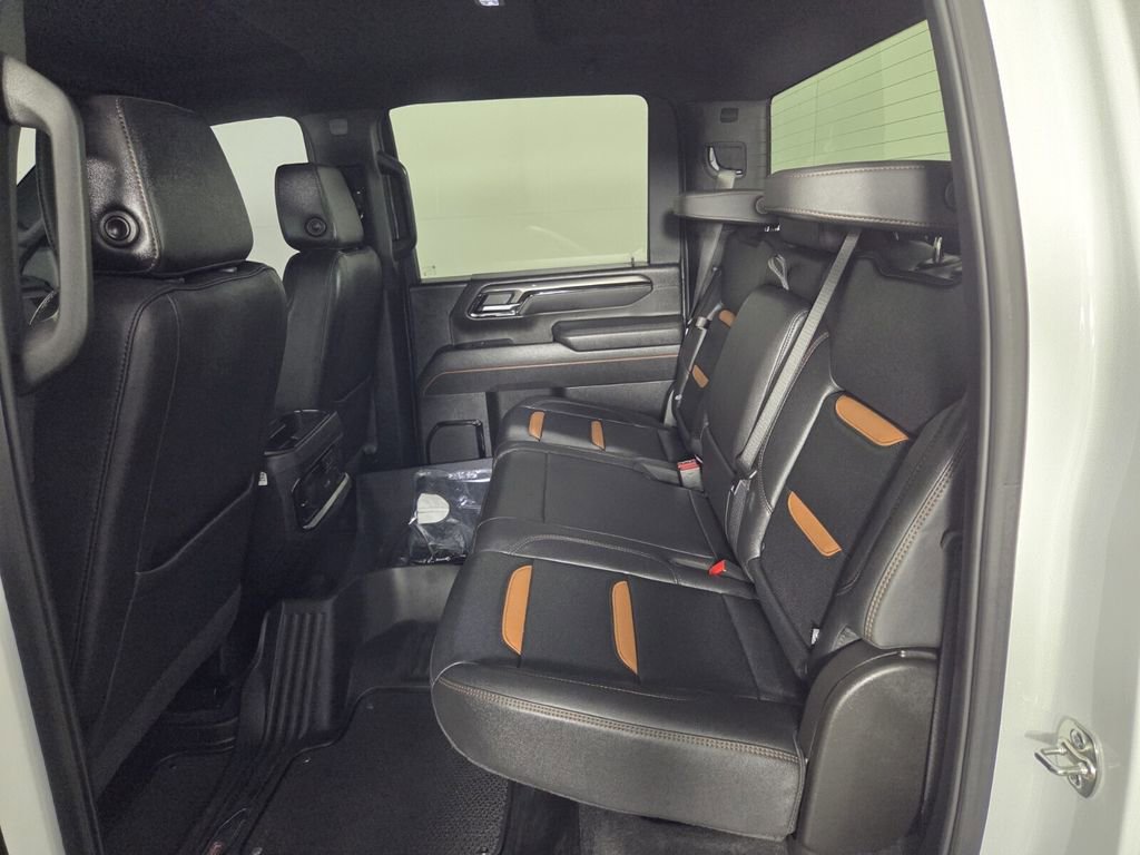 Used 2025 GMC Sierra 2500 AT4 image 26