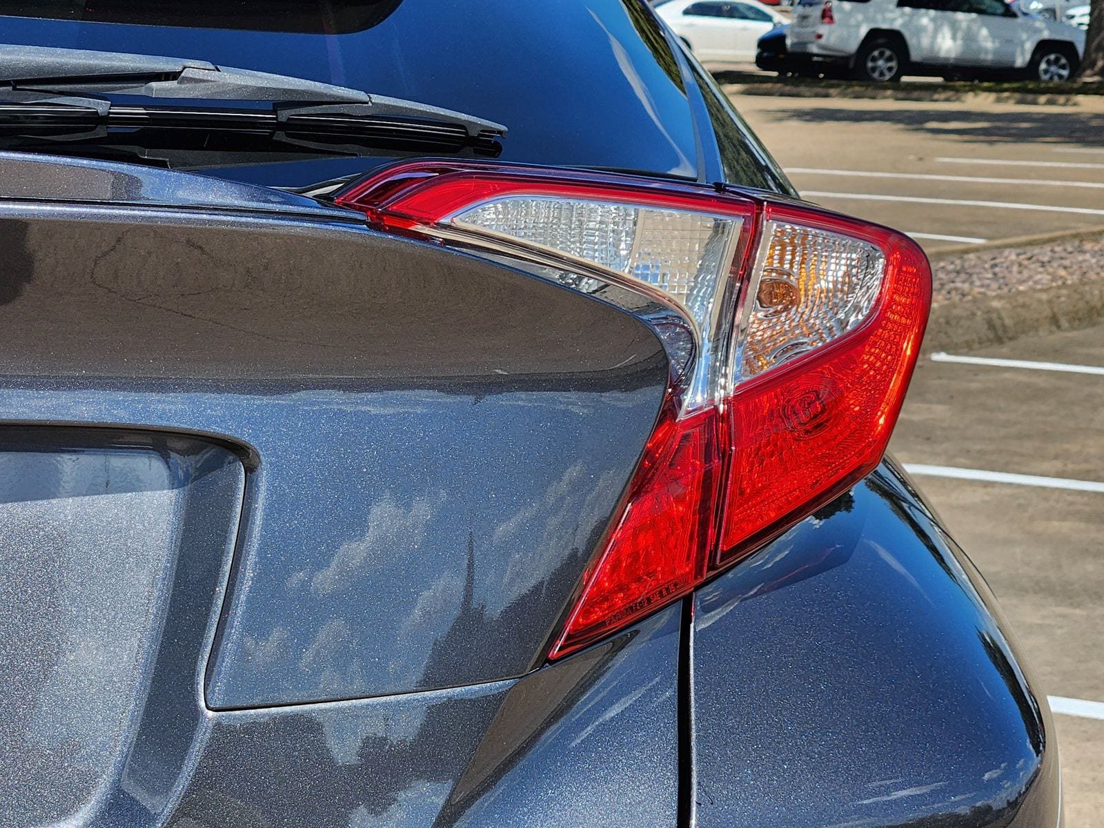 Used 2021 Toyota C-HR LE FWD image 11