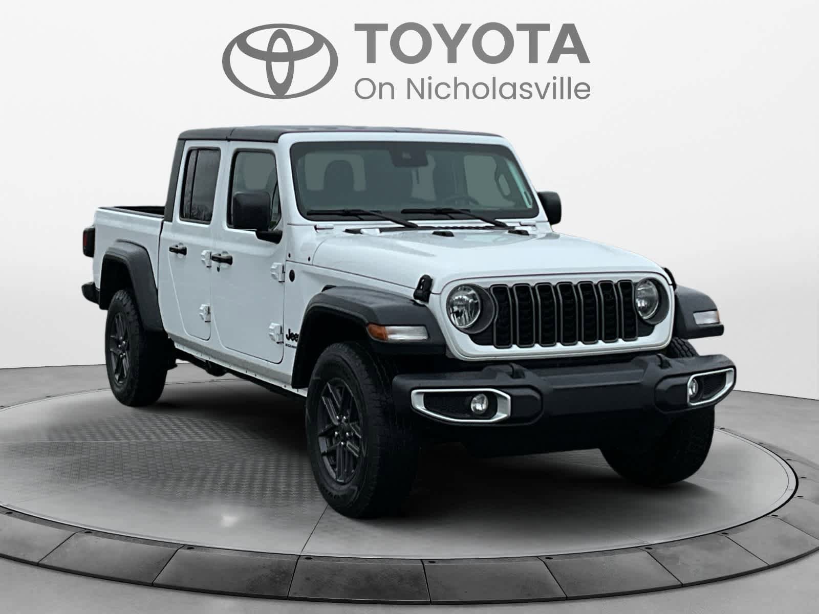 Used 2025 Jeep Gladiator Sport image 8