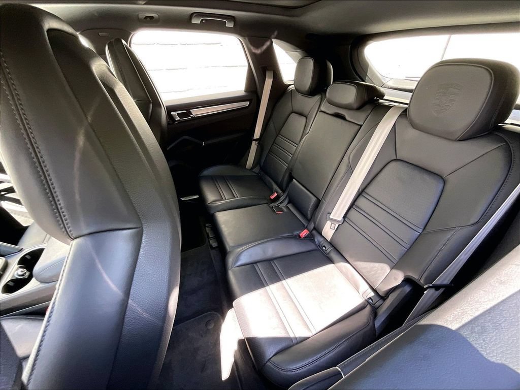 Certified 2023 Porsche Cayenne Platinum Edition AWD/4WD image 22