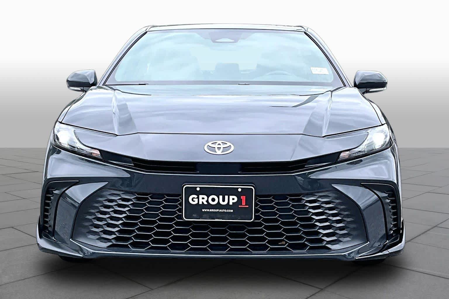 Used 2025 Toyota Camry SE w/ Convenience Package AWD/4WD image 4