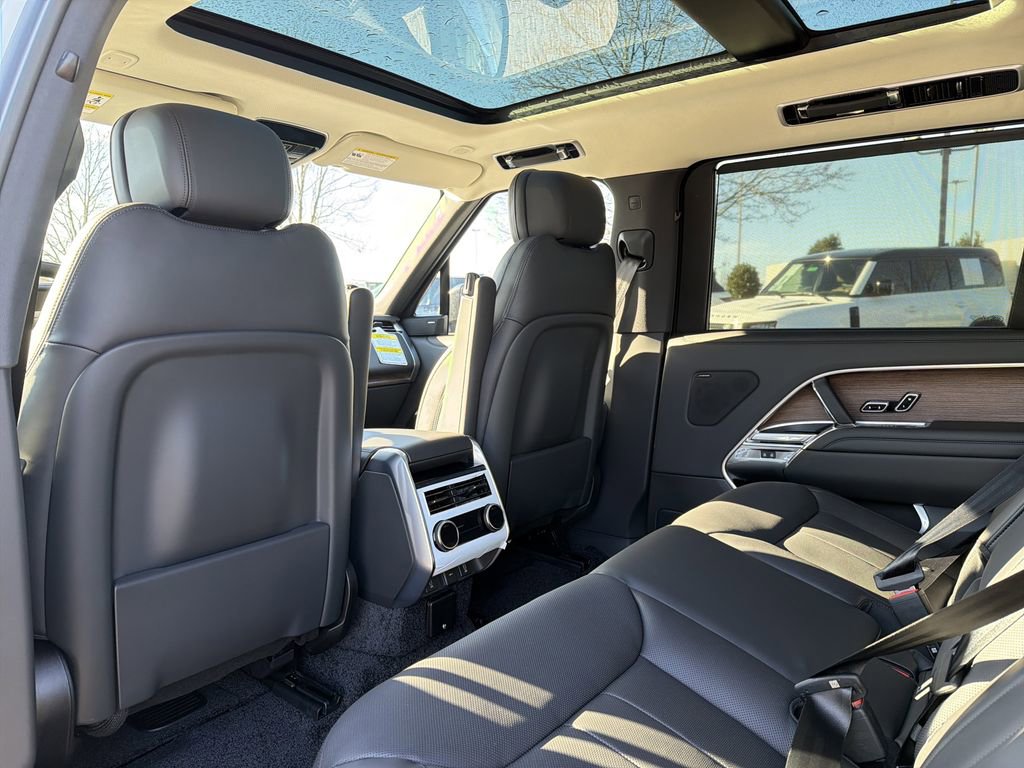 New 2026 Land Rover Range Rover Long Wheelbase SE image 11