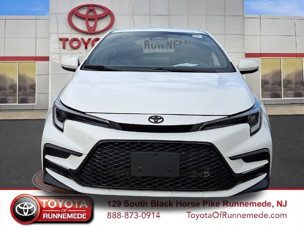 Certified 2025 Toyota Corolla SE FWD image 2